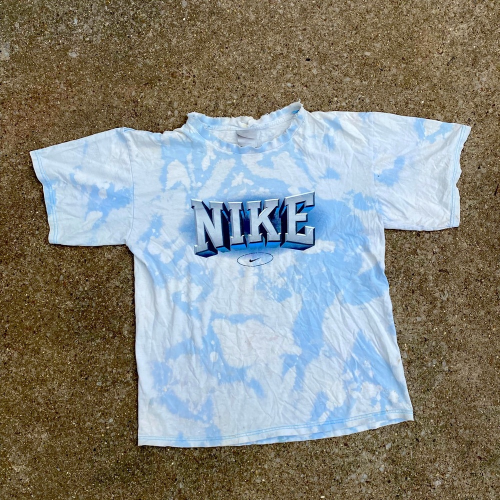 Y2K nike center swoosh tee vintage